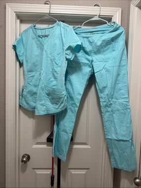 Beyond Scrubs Light Aqua Straight Leg Scrub Top and Pants— Women's Straight Leg